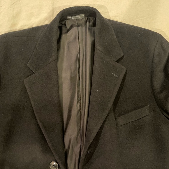 Designer cashmere and wool black men’s suit overcoat. - Picture 3 of 8